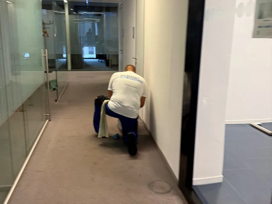 Gereinigter Büroflur nach der Unterhaltsreinigung